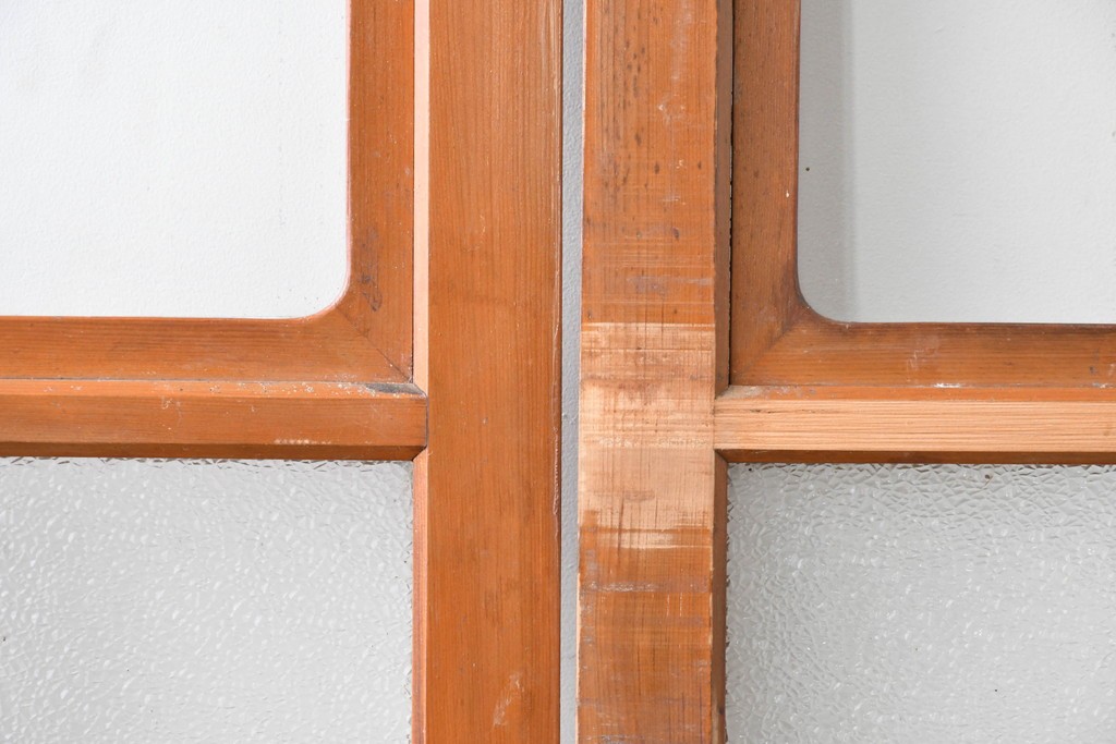 ヴィンテージ建具　昭和中期　レトロなガラス使いが魅力のガラス戸4枚セット　(R-086063)