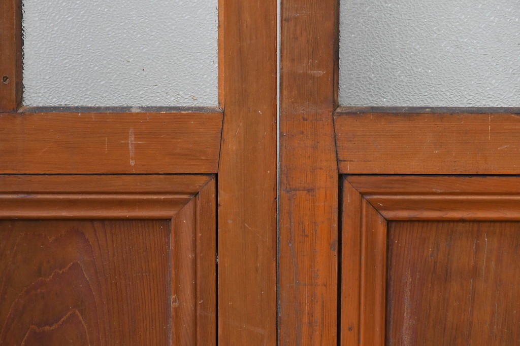 ヴィンテージ建具　昭和中期　レトロなガラス使いが魅力のガラス戸4枚セット　(R-086063)