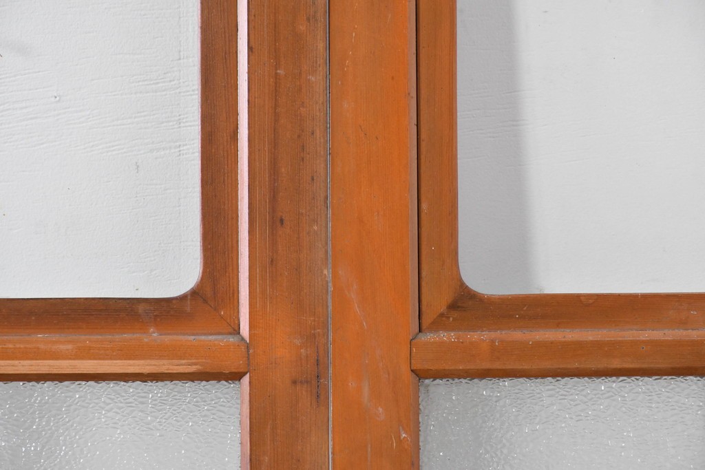 ヴィンテージ建具　昭和中期　レトロなガラス使いが魅力のガラス戸4枚セット　(R-086063)