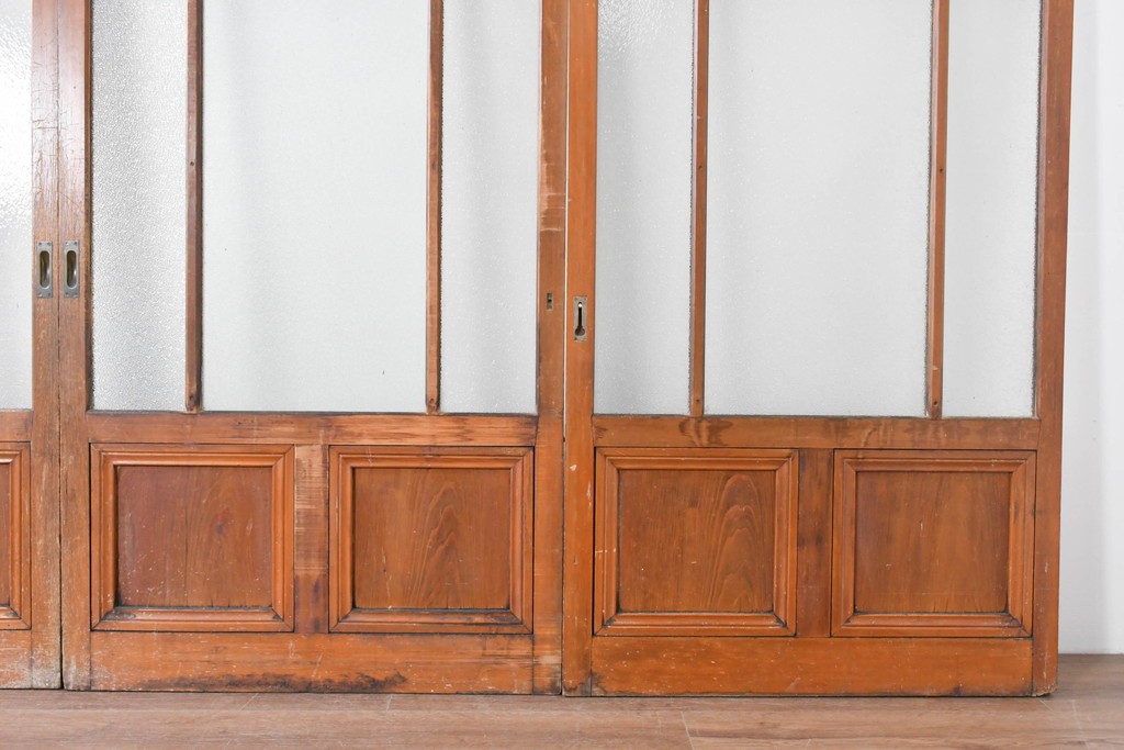 ヴィンテージ建具　昭和中期　レトロなガラス使いが魅力のガラス戸4枚セット　(R-086063)