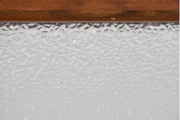 ヴィンテージ建具　昭和中期　レトロなガラス使いが魅力のガラス戸4枚セット　(R-086063)