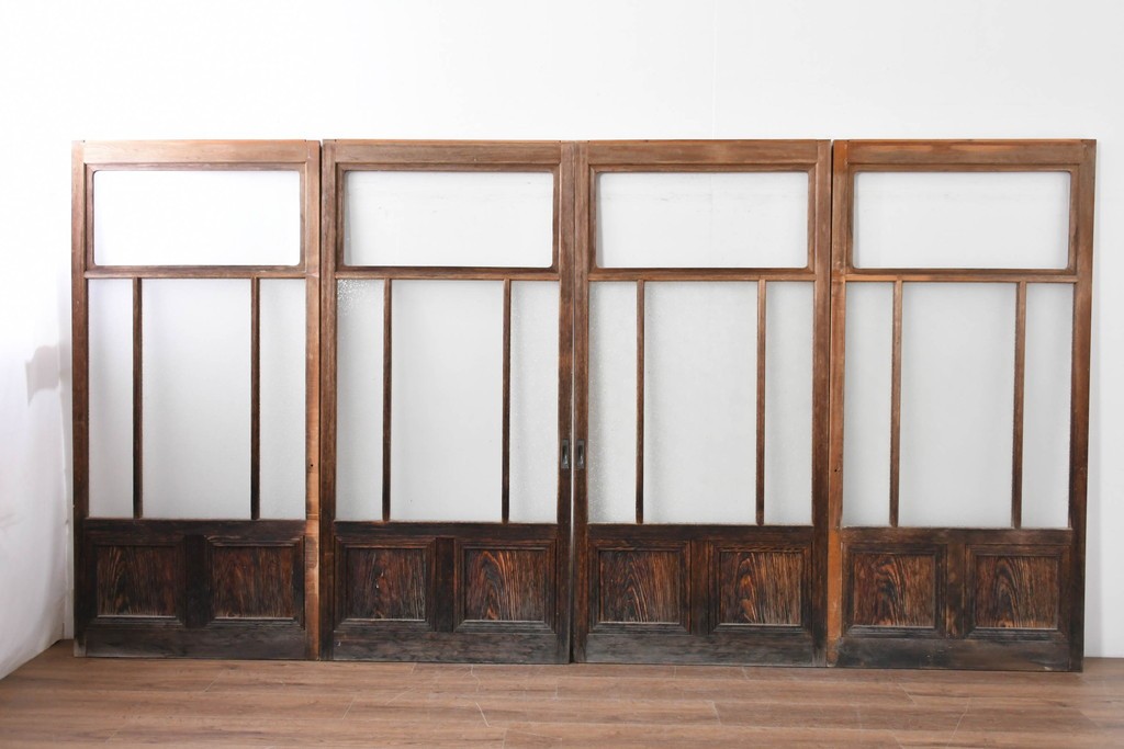ヴィンテージ建具　昭和中期　レトロなガラス使いが魅力のガラス戸4枚セット　(R-086063)
