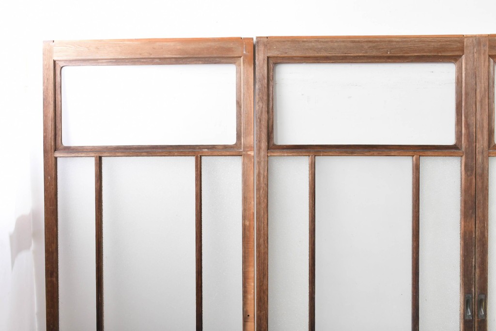 ヴィンテージ建具　昭和中期　レトロなガラス使いが魅力のガラス戸4枚セット　(R-086063)