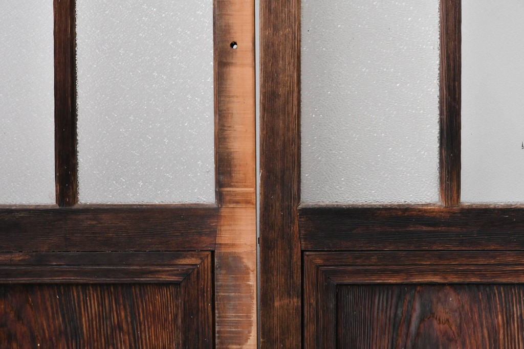 ヴィンテージ建具　昭和中期　レトロなガラス使いが魅力のガラス戸4枚セット　(R-086063)