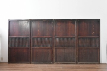 アンティーク建具　明治から大正期　深みのある色合いと格子が趣を添える格子帯戸4枚セット　(R-086064)