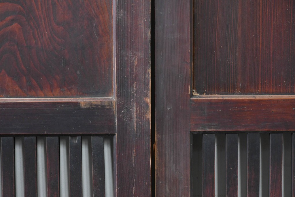 アンティーク建具　明治から大正期　深みのある色合いと格子が趣を添える格子帯戸4枚セット　(R-086064)