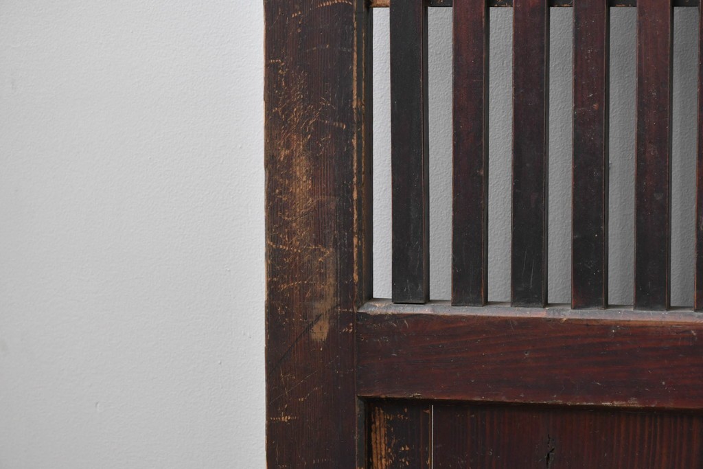 アンティーク建具　明治から大正期　深みのある色合いと格子が趣を添える格子帯戸4枚セット　(R-086064)