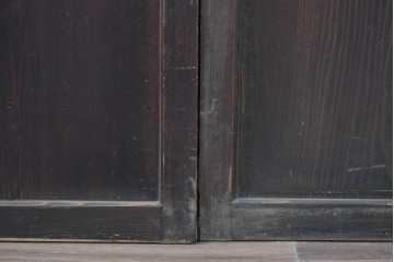 アンティーク建具　明治から大正期　深みのある色合いと格子が趣を添える格子帯戸4枚セット　(R-086064)