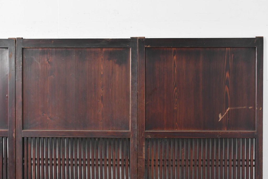アンティーク建具　明治から大正期　深みのある色合いと格子が趣を添える格子帯戸4枚セット　(R-086064)