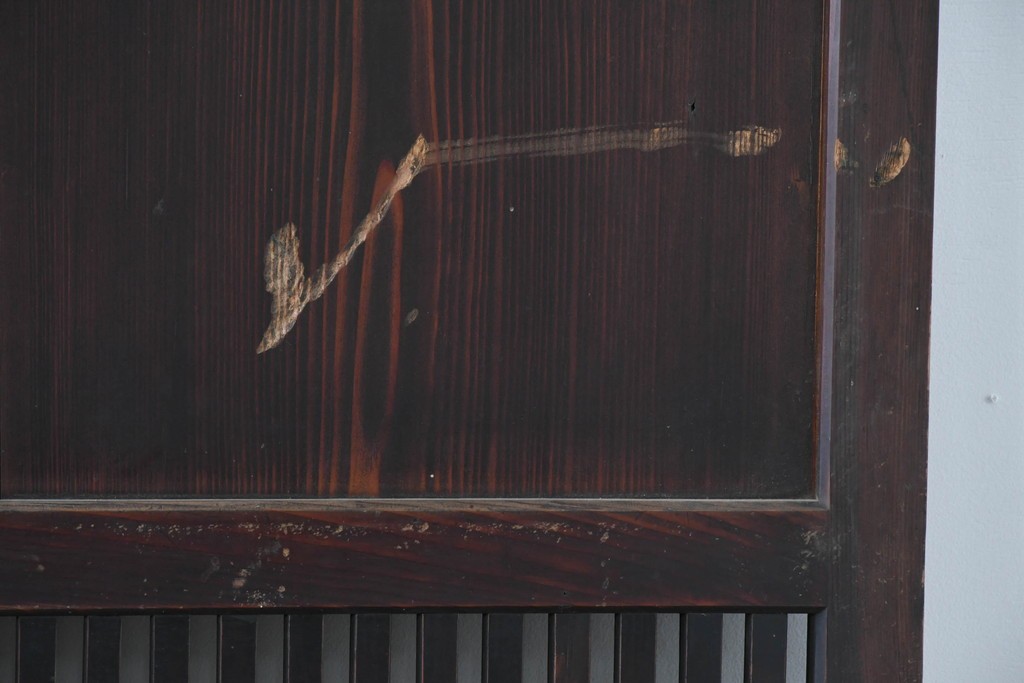 アンティーク建具　明治から大正期　深みのある色合いと格子が趣を添える格子帯戸4枚セット　(R-086064)