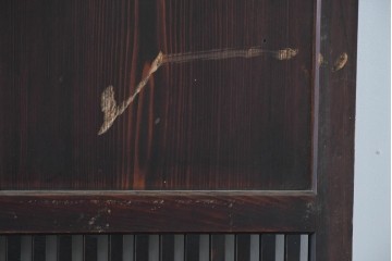 アンティーク建具　明治から大正期　深みのある色合いと格子が趣を添える格子帯戸4枚セット　(R-086064)