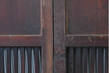 アンティーク建具　明治から大正期　深みのある色合いと格子が趣を添える格子帯戸4枚セット　(R-086064)