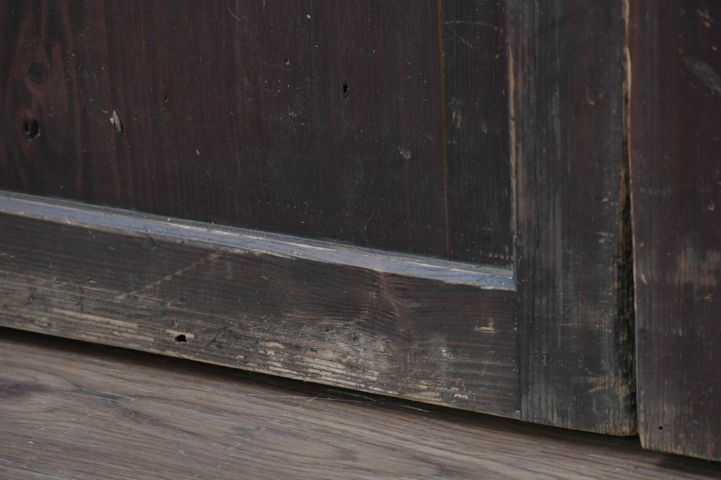 アンティーク建具　明治から大正期　深みのある色合いと格子が趣を添える格子帯戸4枚セット　(R-086064)