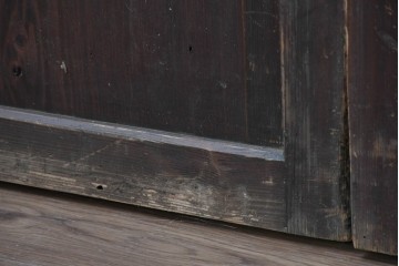 アンティーク建具　明治から大正期　深みのある色合いと格子が趣を添える格子帯戸4枚セット　(R-086064)
