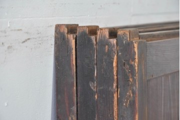 アンティーク建具　明治から大正期　深みのある色合いと格子が趣を添える格子帯戸4枚セット　(R-086064)