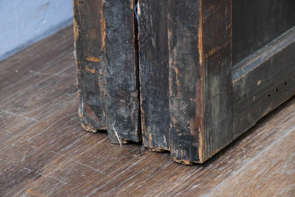 アンティーク建具　明治から大正期　深みのある色合いと格子が趣を添える格子帯戸4枚セット　(R-086064)