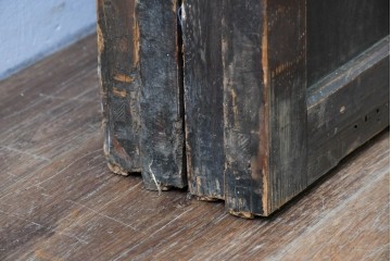 アンティーク建具　明治から大正期　深みのある色合いと格子が趣を添える格子帯戸4枚セット　(R-086064)