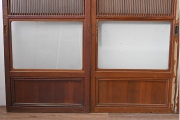 アンティーク建具　昭和初期から中期　細やかな格子とやわらかな光を通す裏ガラス入りの幅狭格子戸4枚セット　(R-086065)