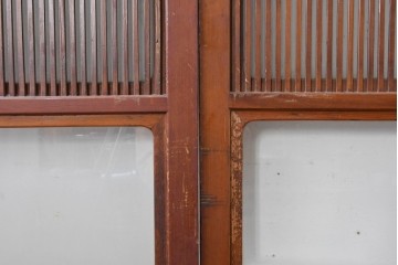 アンティーク建具　昭和初期から中期　細やかな格子とやわらかな光を通す裏ガラス入りの幅狭格子戸4枚セット　(R-086065)