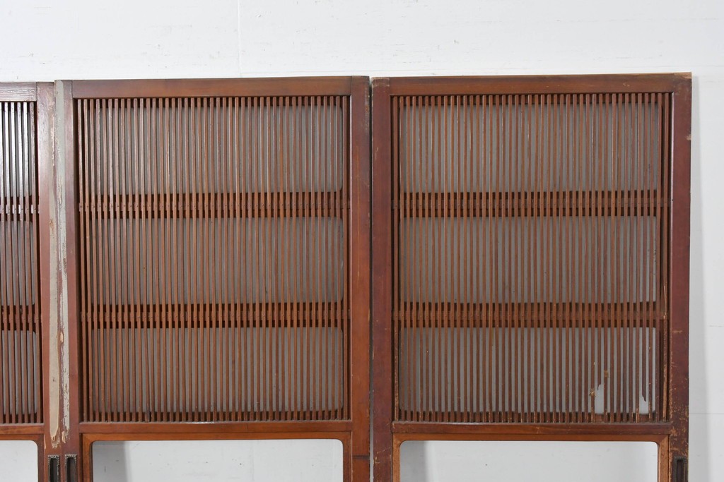 アンティーク建具　昭和初期から中期　細やかな格子とやわらかな光を通す裏ガラス入りの幅狭格子戸4枚セット　(R-086065)
