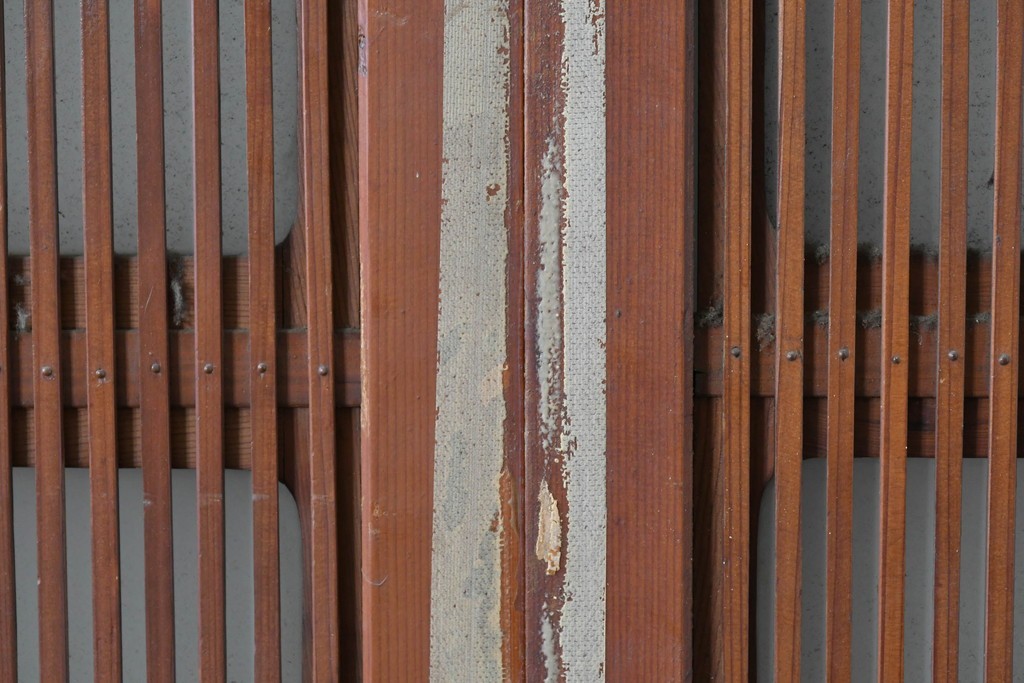 アンティーク建具　昭和初期から中期　細やかな格子とやわらかな光を通す裏ガラス入りの幅狭格子戸4枚セット　(R-086065)