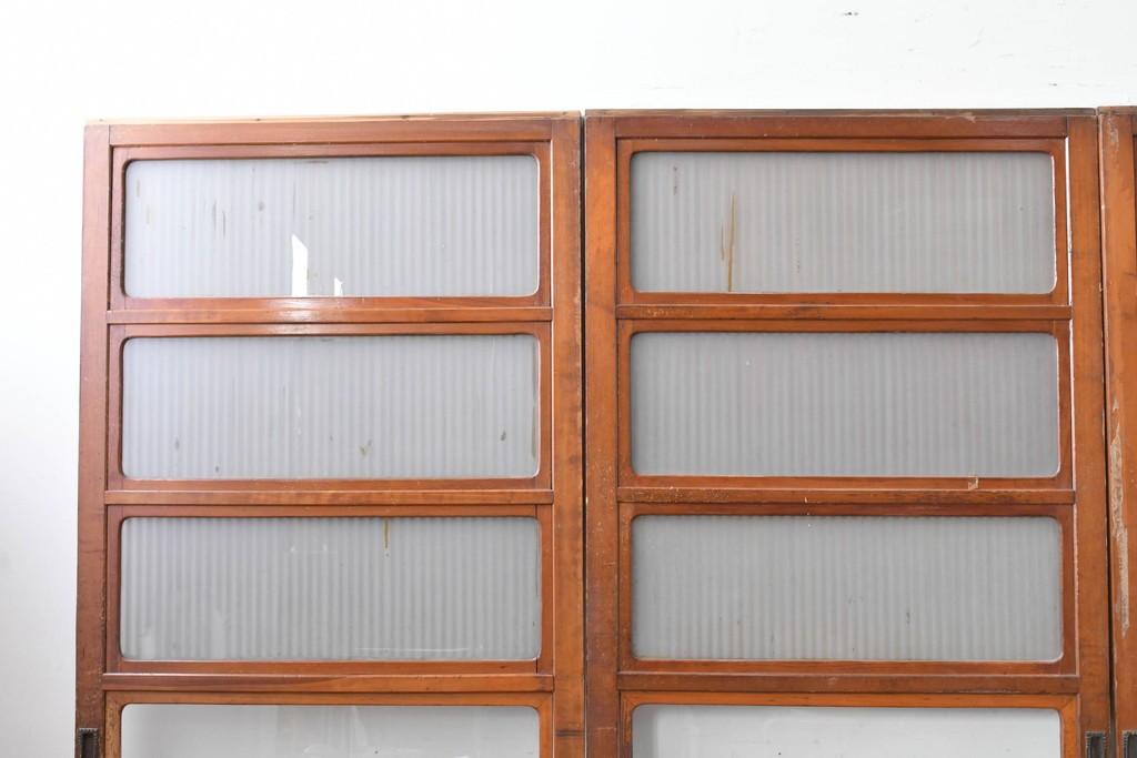 アンティーク建具　昭和初期から中期　細やかな格子とやわらかな光を通す裏ガラス入りの幅狭格子戸4枚セット　(R-086065)