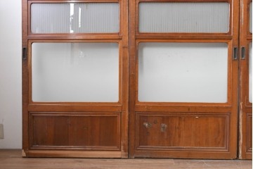 アンティーク建具　昭和初期から中期　細やかな格子とやわらかな光を通す裏ガラス入りの幅狭格子戸4枚セット　(R-086065)