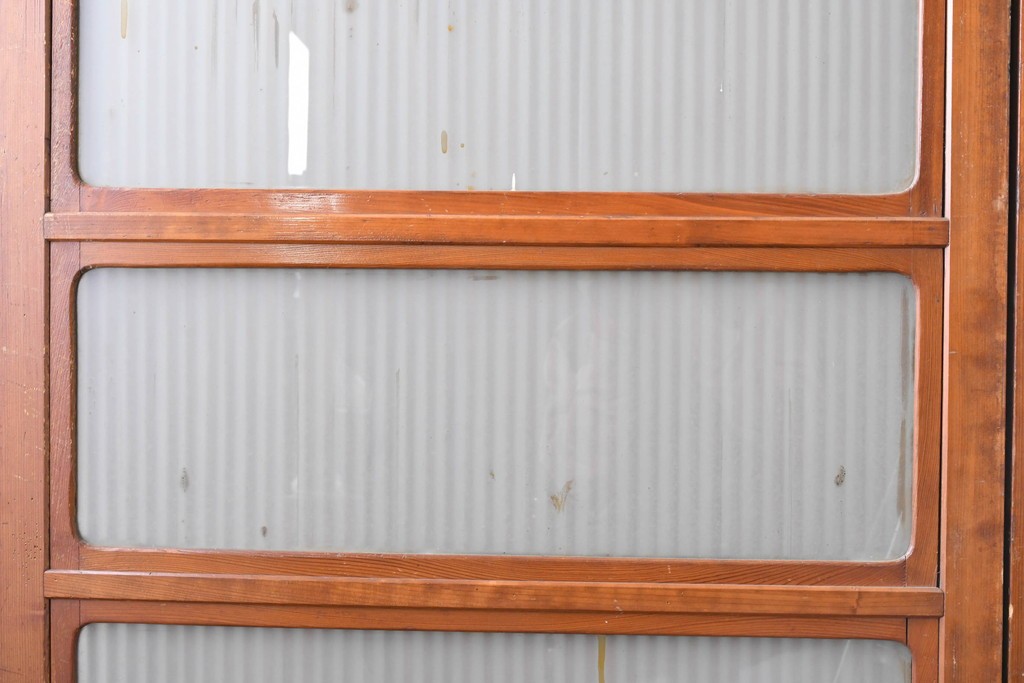 アンティーク建具　昭和初期から中期　細やかな格子とやわらかな光を通す裏ガラス入りの幅狭格子戸4枚セット　(R-086065)