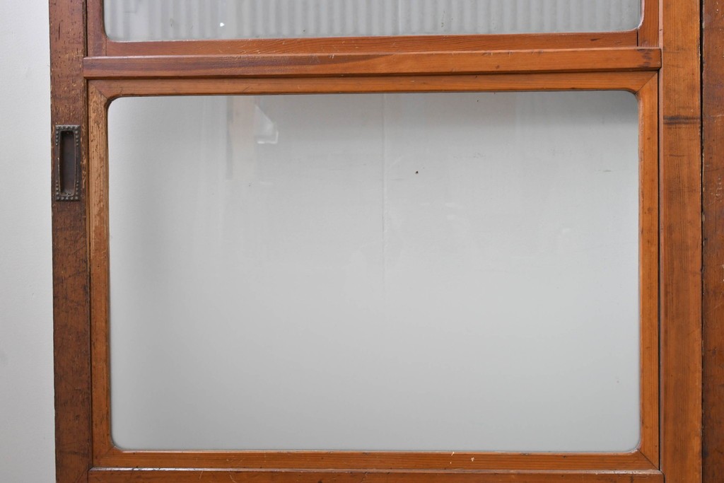 アンティーク建具　昭和初期から中期　細やかな格子とやわらかな光を通す裏ガラス入りの幅狭格子戸4枚セット　(R-086065)