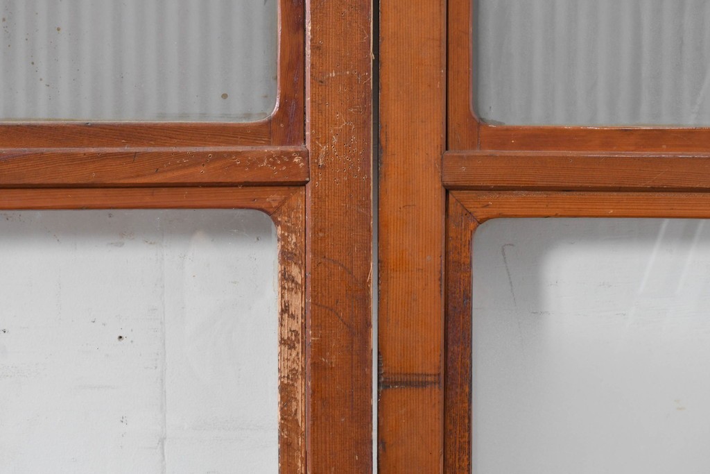 アンティーク建具　昭和初期から中期　細やかな格子とやわらかな光を通す裏ガラス入りの幅狭格子戸4枚セット　(R-086065)