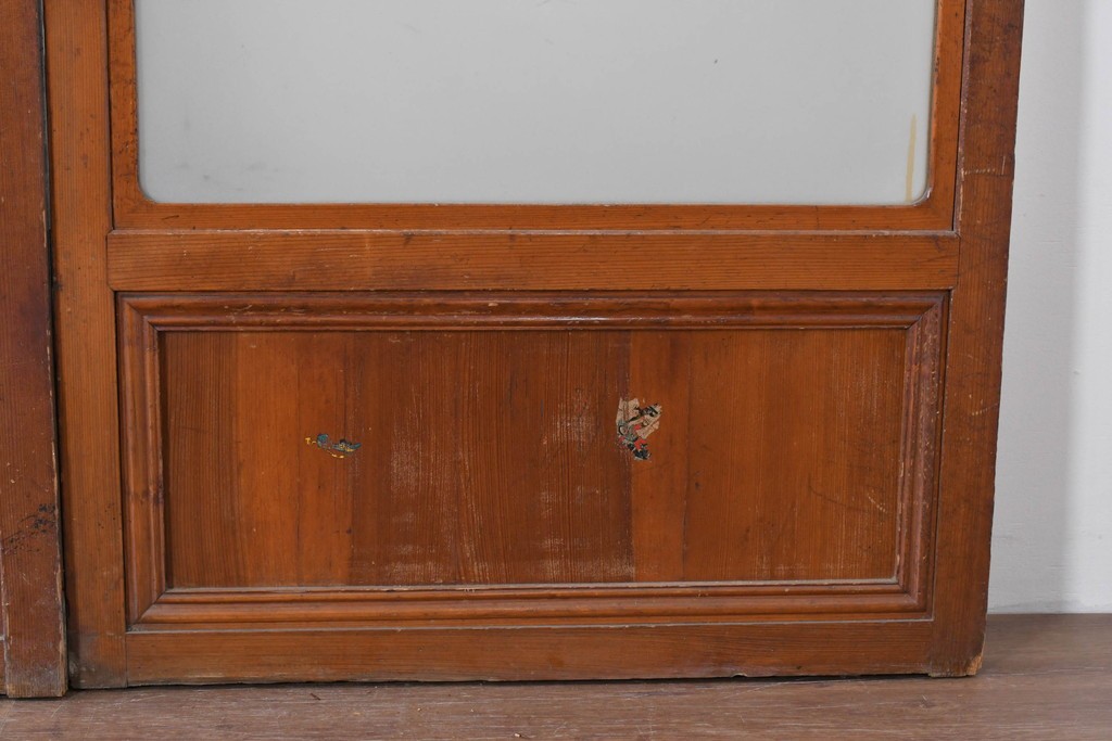 アンティーク建具　昭和初期から中期　細やかな格子とやわらかな光を通す裏ガラス入りの幅狭格子戸4枚セット　(R-086065)