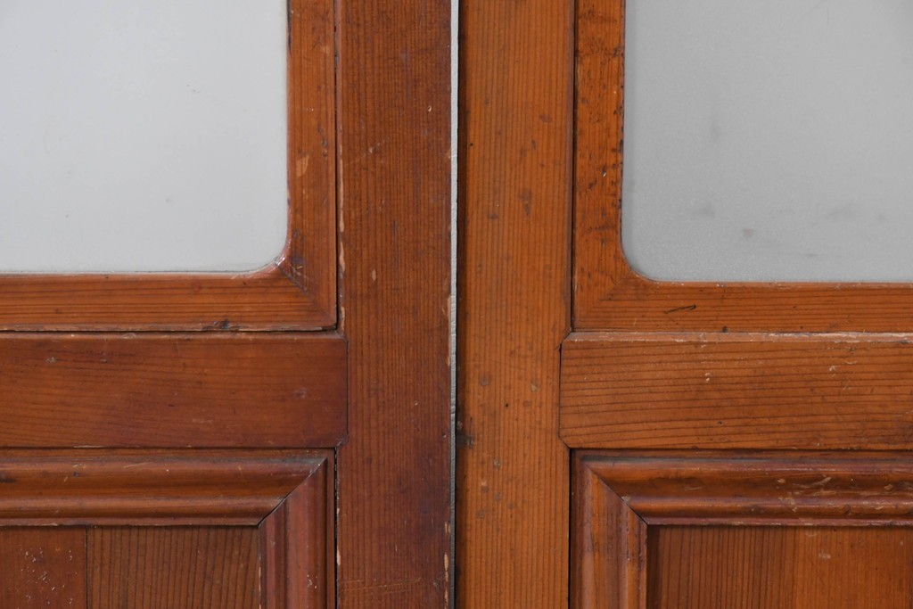 アンティーク建具　昭和初期から中期　細やかな格子とやわらかな光を通す裏ガラス入りの幅狭格子戸4枚セット　(R-086065)