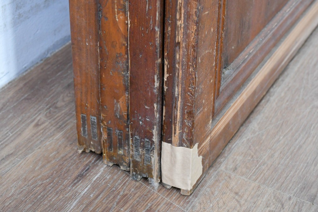 アンティーク建具　昭和初期から中期　細やかな格子とやわらかな光を通す裏ガラス入りの幅狭格子戸4枚セット　(R-086065)