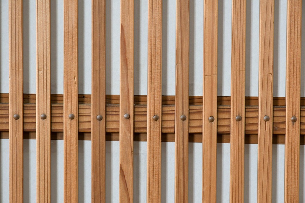 アンティーク建具　大正期　裏障子付き　味わいある木味が楽しめる幅狭格子戸4枚セット　(R-086067)