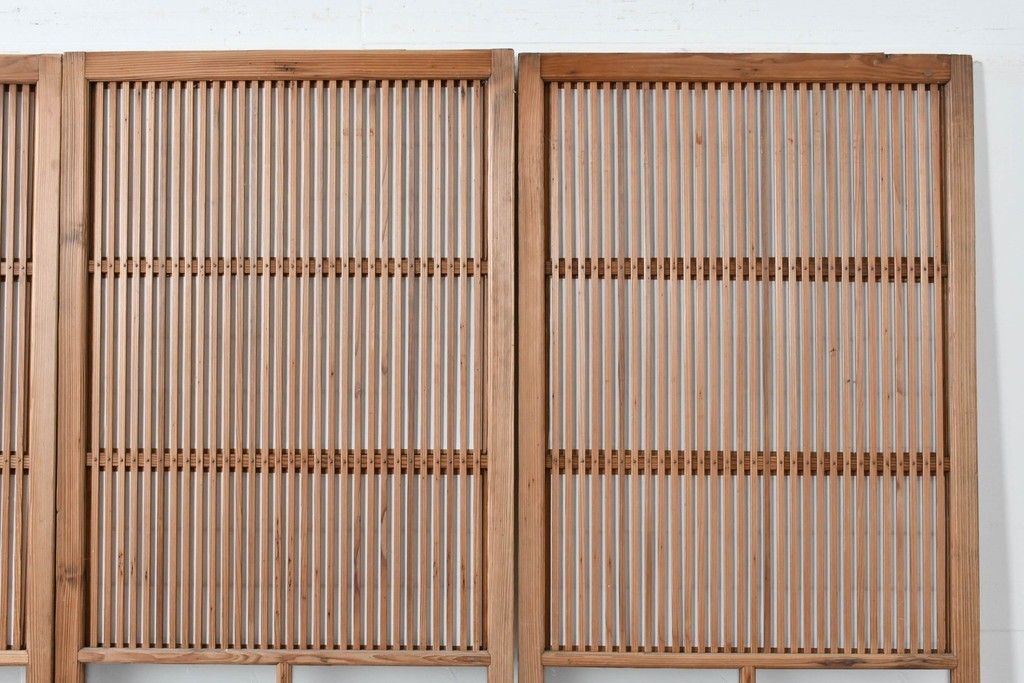 アンティーク建具　大正期　裏障子付き　味わいある木味が楽しめる幅狭格子戸4枚セット　(R-086067)