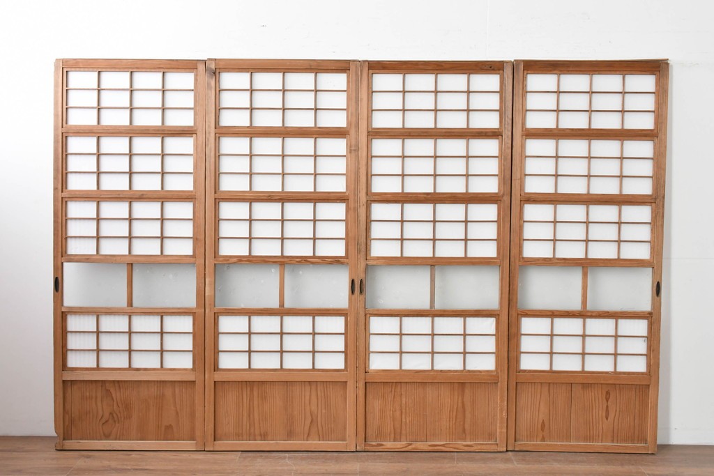アンティーク建具　大正期　裏障子付き　味わいある木味が楽しめる幅狭格子戸4枚セット　(R-086067)
