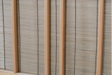 ヴィンテージ建具　昭和後期　明るい木色と簾使いが涼やかな幅狭簾戸2枚セット　(R-086068)