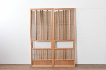 ヴィンテージ建具　昭和後期　明るい木色と簾使いが涼やかな幅狭簾戸2枚セット　(R-086068)
