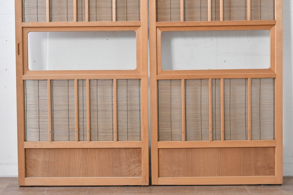 ヴィンテージ建具　昭和後期　明るい木色と簾使いが涼やかな幅狭簾戸2枚セット　(R-086068)