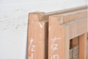 ヴィンテージ建具　昭和後期　明るい木色と簾使いが涼やかな幅狭簾戸2枚セット　(R-086068)