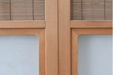 ヴィンテージ建具　昭和後期　細やかな簾とガラス窓が涼やかな簾戸4枚セット　(R-086070)