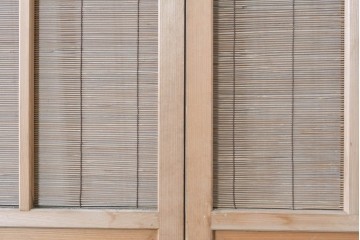 ヴィンテージ建具　昭和後期　細やかな簾とガラス窓が涼やかな簾戸2枚セット　(R-086073)