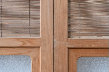 ヴィンテージ建具　昭和後期　細やかな簾とガラス窓が涼やかな簾戸2枚セット　(R-086074)