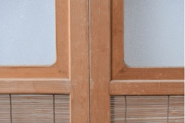 ヴィンテージ建具　昭和後期　細やかな簾とガラス窓が涼やかな簾戸2枚セット　(R-086074)