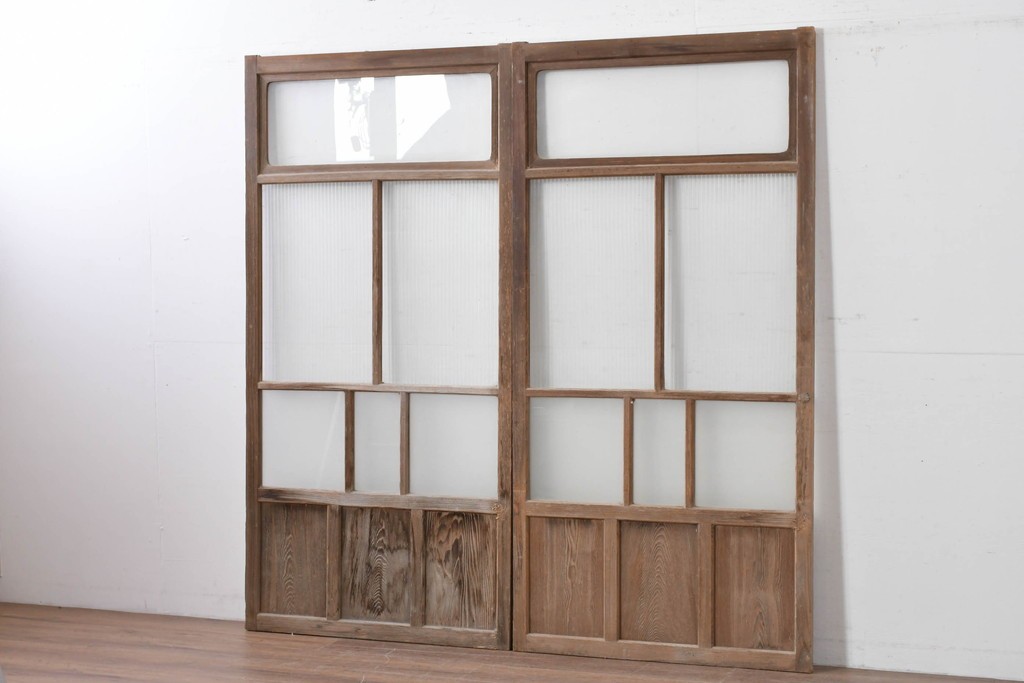 アンティーク建具　昭和初期　木味が魅力のガラス戸2枚セット　(R-086075)