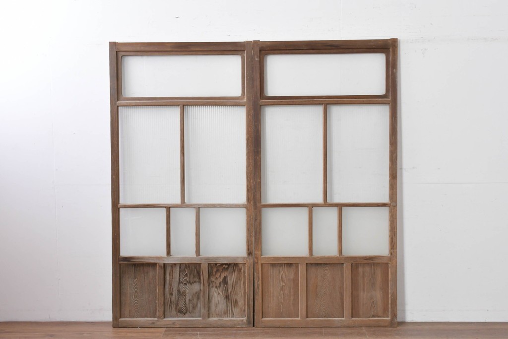 アンティーク建具　昭和初期　木味が魅力のガラス戸2枚セット　(R-086075)