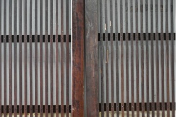 アンティーク建具　明治期　繊細な格子が美しい格子戸2枚セット　(R-086076)