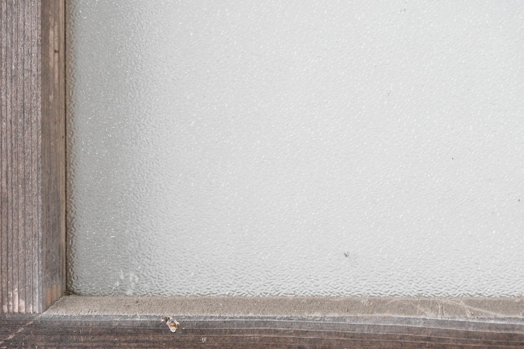 ヴィンテージ建具　昭和中期　整った格子が空間をすっきりと見せるガラス戸1枚　(R-086080)