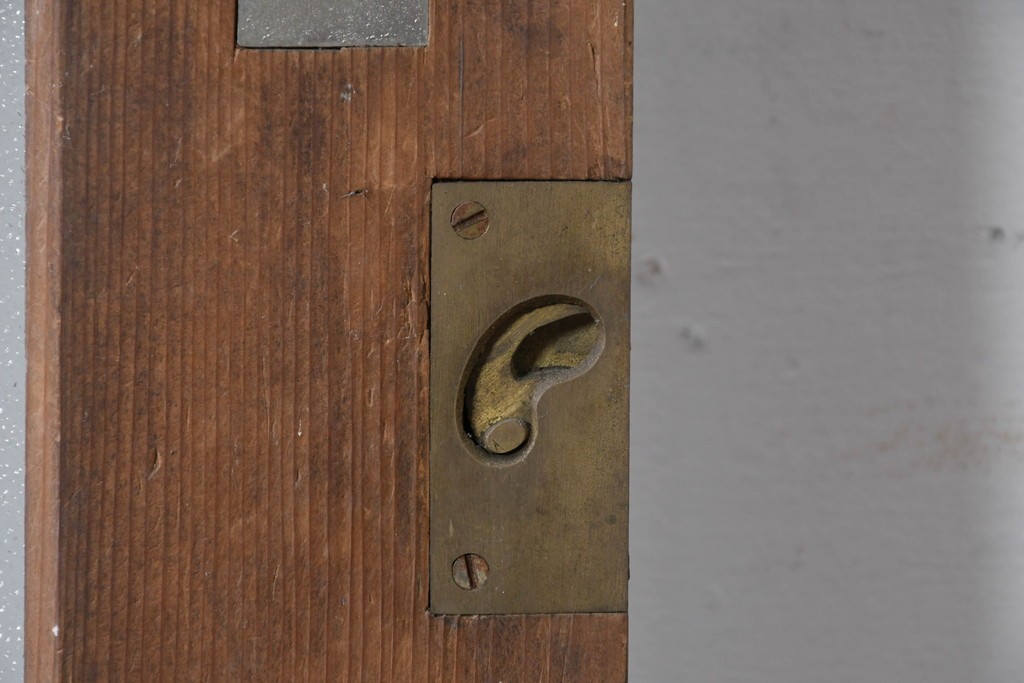 ヴィンテージ建具　昭和中期　整った格子が空間をすっきりと見せるガラス戸1枚　(R-086080)