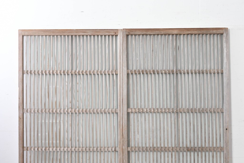 ヴィンテージ建具　昭和中期　ガラス入り　すっきりとした細格子戸2枚セット　(R-086082)